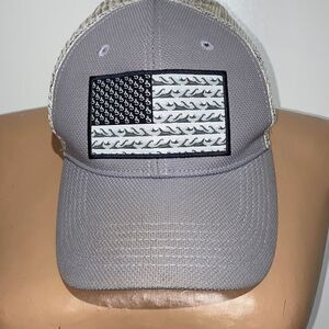 Hook & Tackle Men's Mesh Wave Print Gray Fishing Hat Size L/ XL